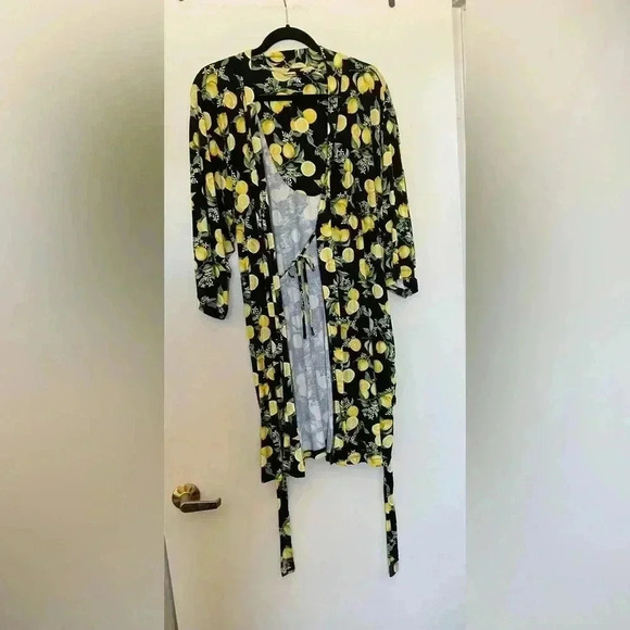 INC Short Black Robe with Lemon Print - Picture 3 of 8